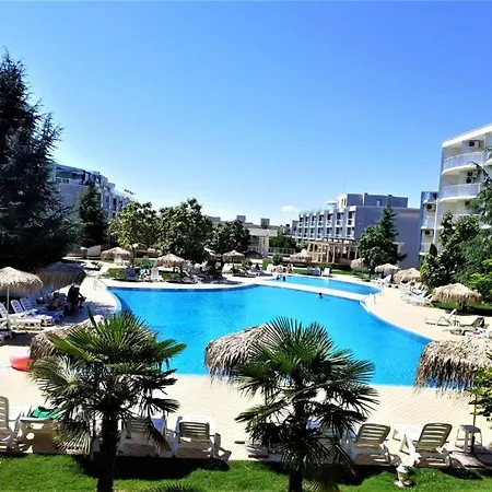 Apartment With Pool In Atlantis