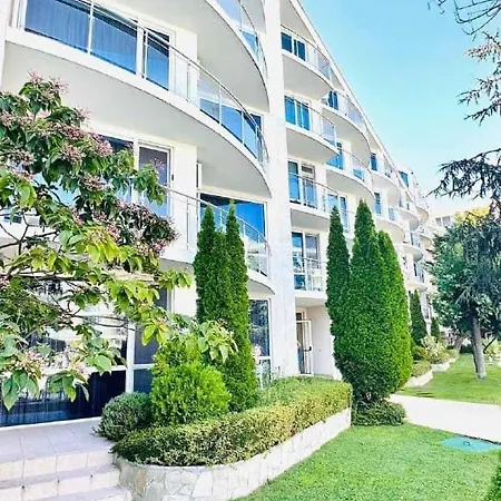 Apartment With Pool In Atlantis