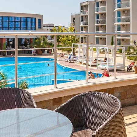 With Pool In Atlantis Μπουργκάς