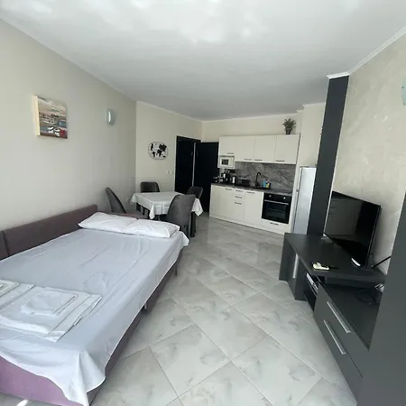 With Pool In Atlantis Daire Burgaz