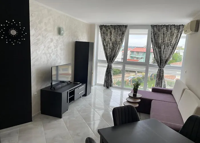 With Pool In Atlantis بورغاس