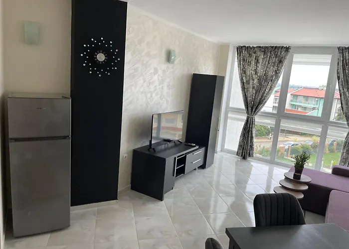 With Pool In Atlantis Apartament