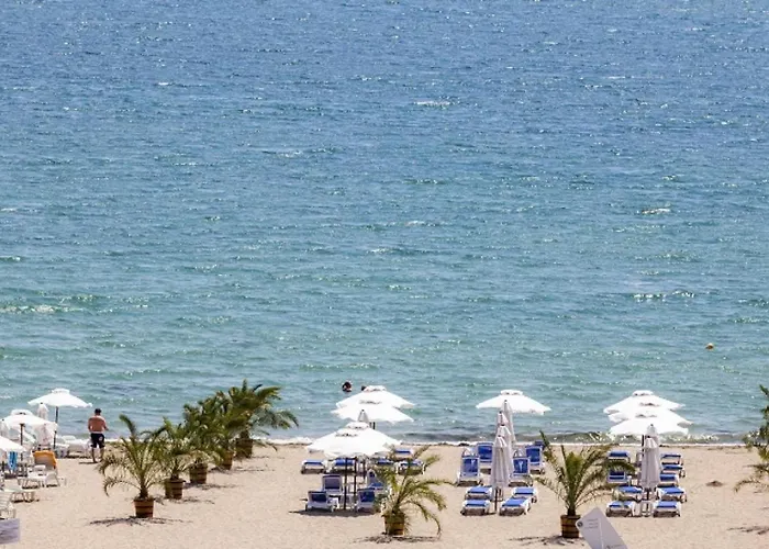 With Pool In Atlantis شقة