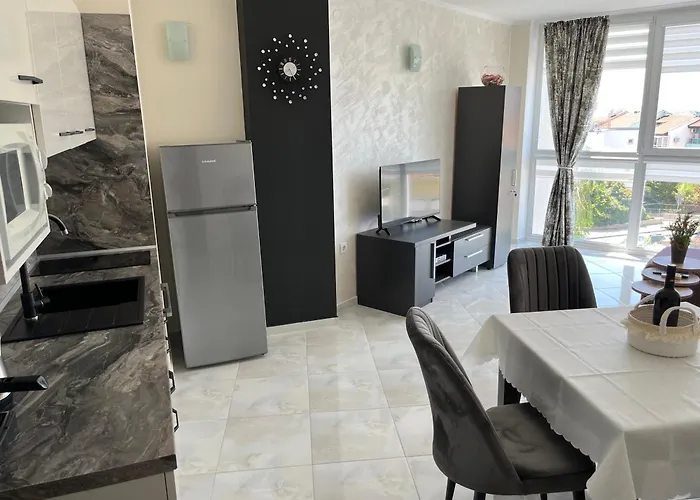 With Pool In Atlantis Apartament Burgas