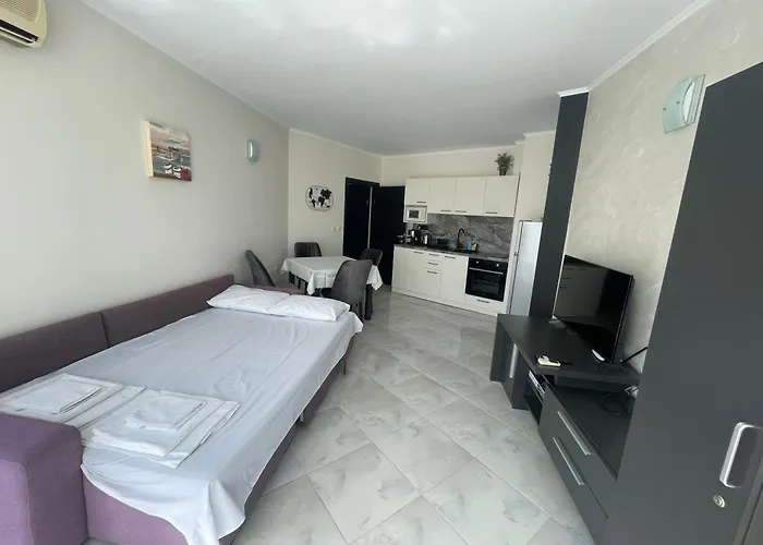 With Pool In Atlantis Apartament Burgas